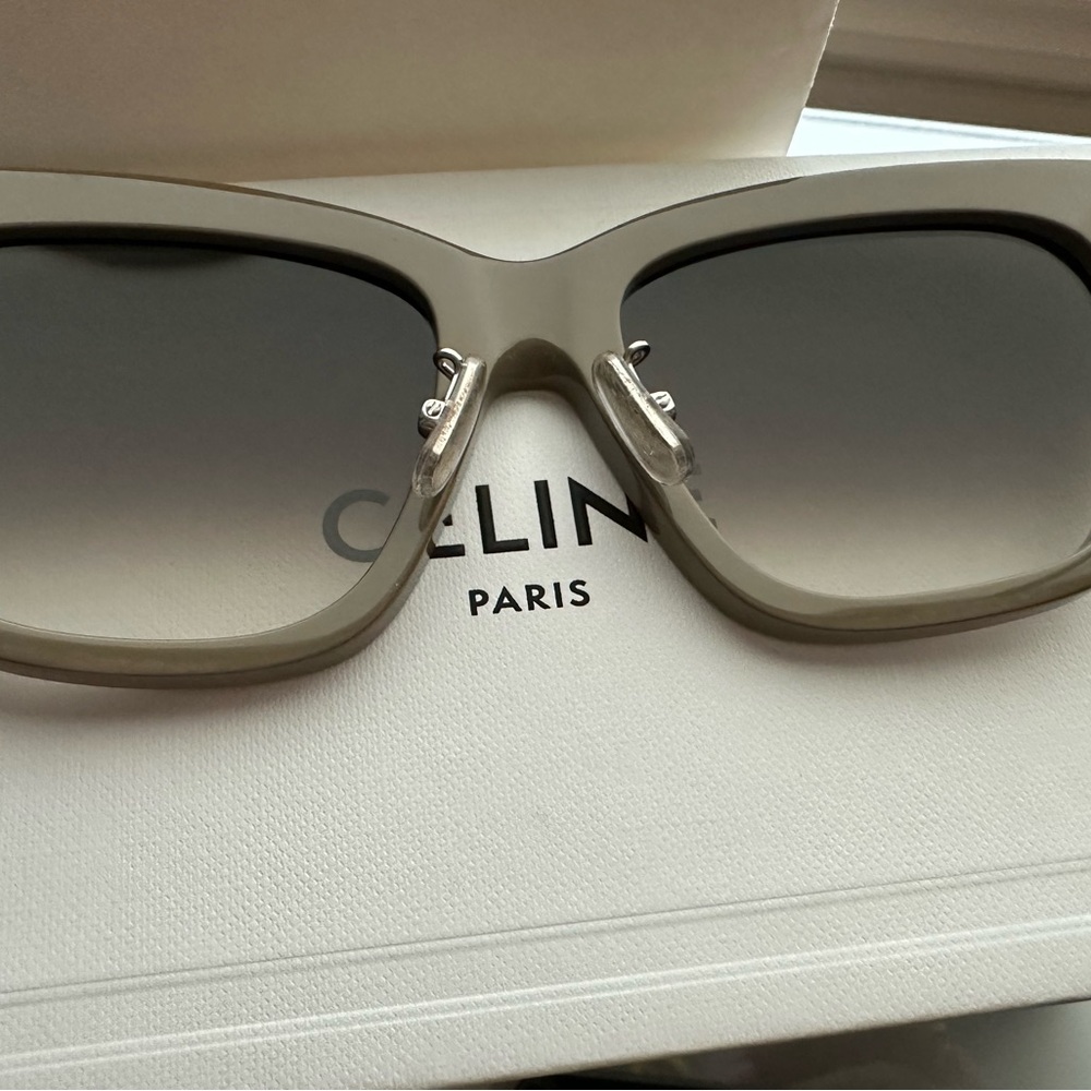 Celine Triomphe Brown Butterfly Ladies Sunglasses CL40 NWB - Picture 3 of 9